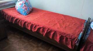Гостиница Sportivnyi Губаха Кровать в общем номере для мужчин и женщин с 8 кроватями-6